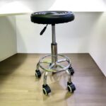 Banqueta Giratoria Profesional con Ruedas y Altura Ajustable (Color negro o rojo)